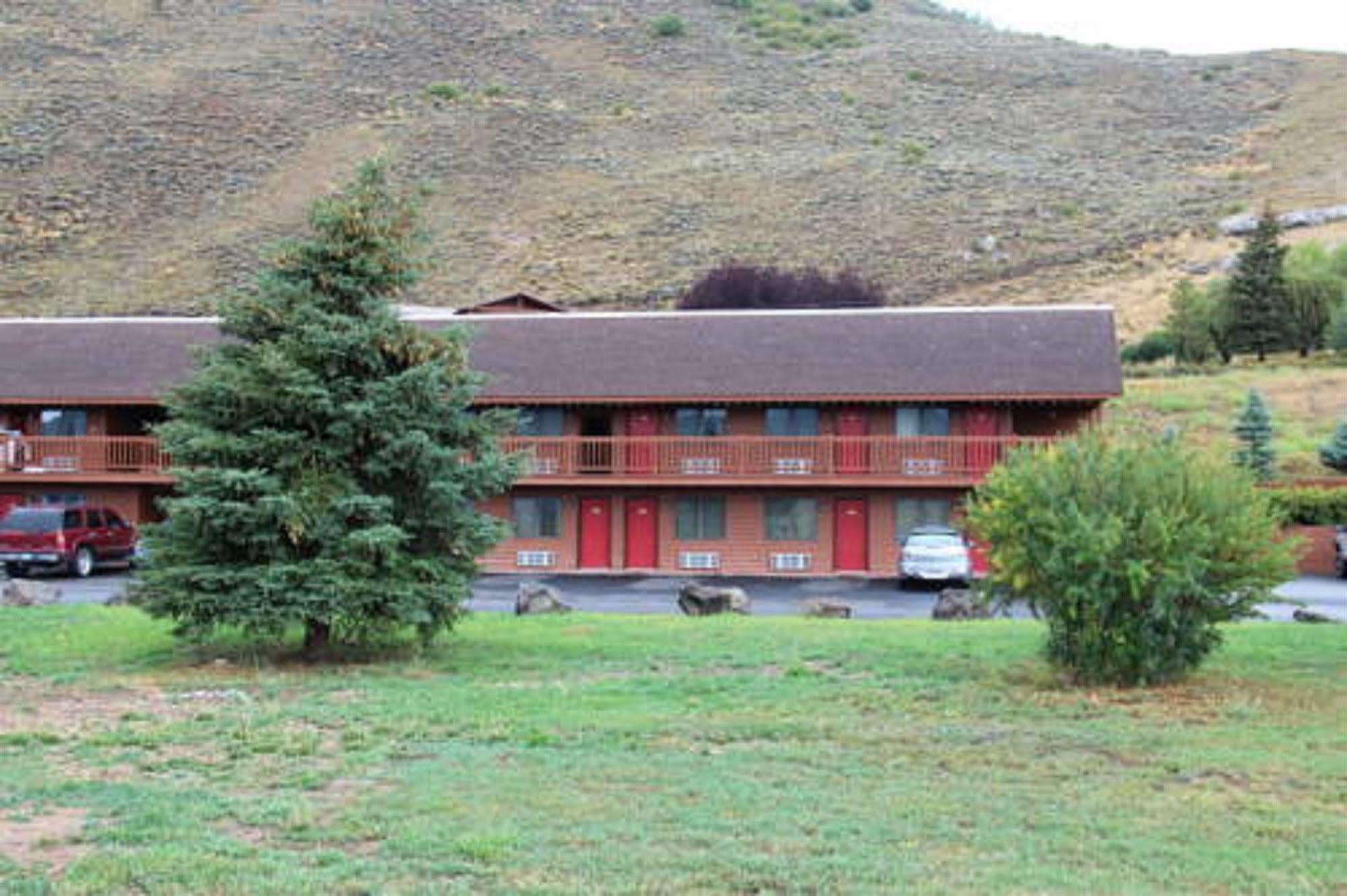 ג'קסון Flat Creek Inn מראה חיצוני תמונה